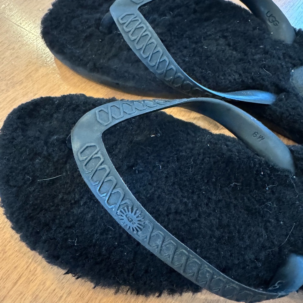 UGG Black Fuzzy flip flop Sandals - Picture 4 of 8